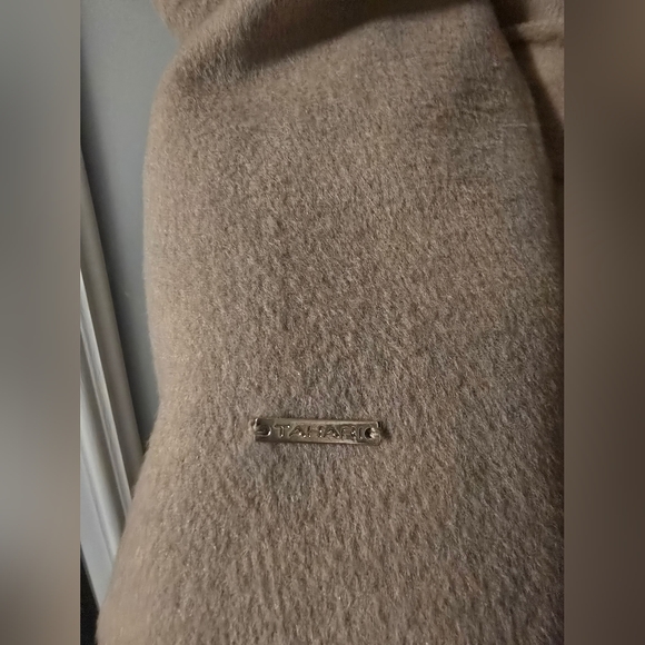 Tahari Wool Coat w/ tie belt - Picture 12 of 12